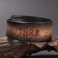 Schwarzfarbendes Runen Armband "THOR" aus Leder