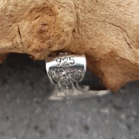 Axkopft Schmuckanhänger mit Rabe und Wolf aus 925 Sterling Silber