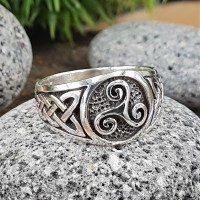 Triskele Ring verziert mit keltische Knoten aus 925 Sterling Silber